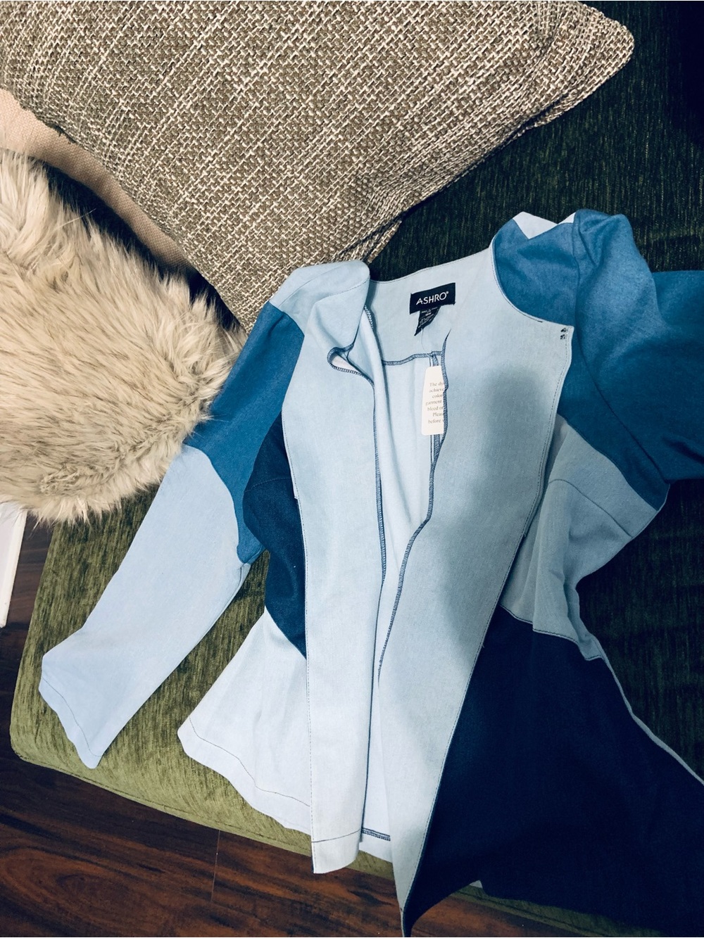 NWOT Isle Bonita :Ashro Light Blue Crewneck Dress with Dark Blue Accents